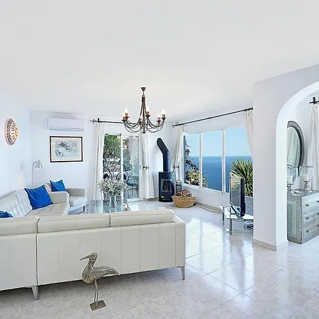 Breathtaking Seaside With Heated Saltwater Pool & Panoramic Terraces