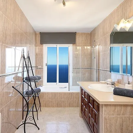 Villa Breathtaking Seaside With Heated Saltwater Pool & Panoramic Terraces *