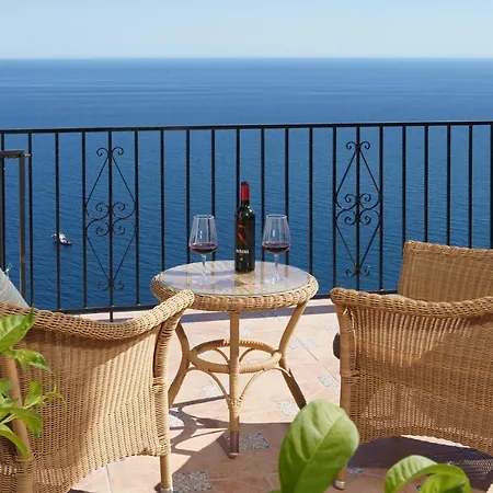 Breathtaking Seaside With Heated Saltwater Pool & Panoramic Terraces